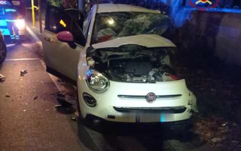 Scontro fatale tra un’auto e un autobus, perde la vita una giovane di 26 anni