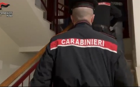Scoperta banda di estorsori e attentatori: 11 arresti a Roma