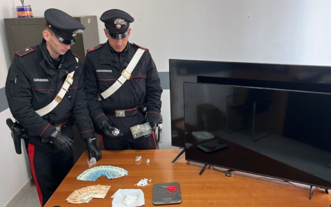 Scoperta droga e televisori rubati a Santa Marinella