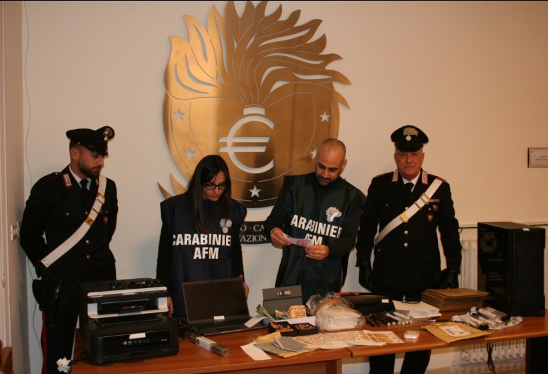 Scoperta una stamperia clandestina di euro falsi ad Acilia