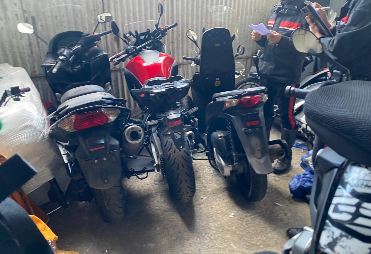 Tre uomini arrestati dai Carabinieri per ricettazione e riciclaggio: il video