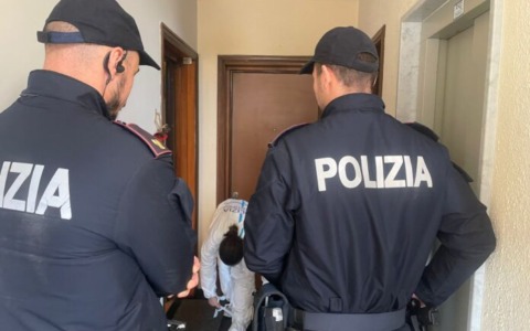Un giovane uccide la nonna e ferisce il compagno della madre a Roma