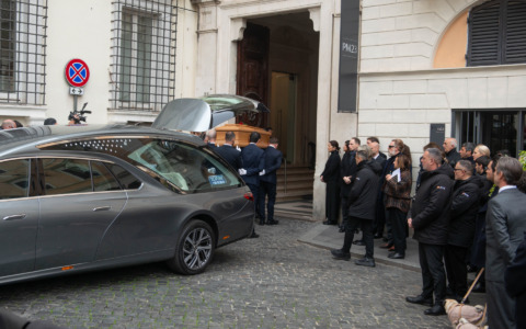 Addio a Valentino: diecimila visitatori alla camera ardente in due giorni