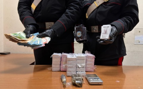 Aggressione per un Rolex, arrestato un 18enne a Roma