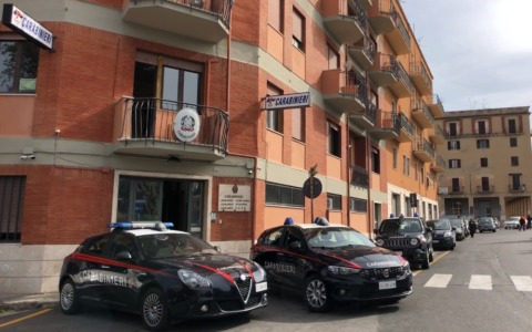 Arrestati due giovani per violenza sessuale e minacce
