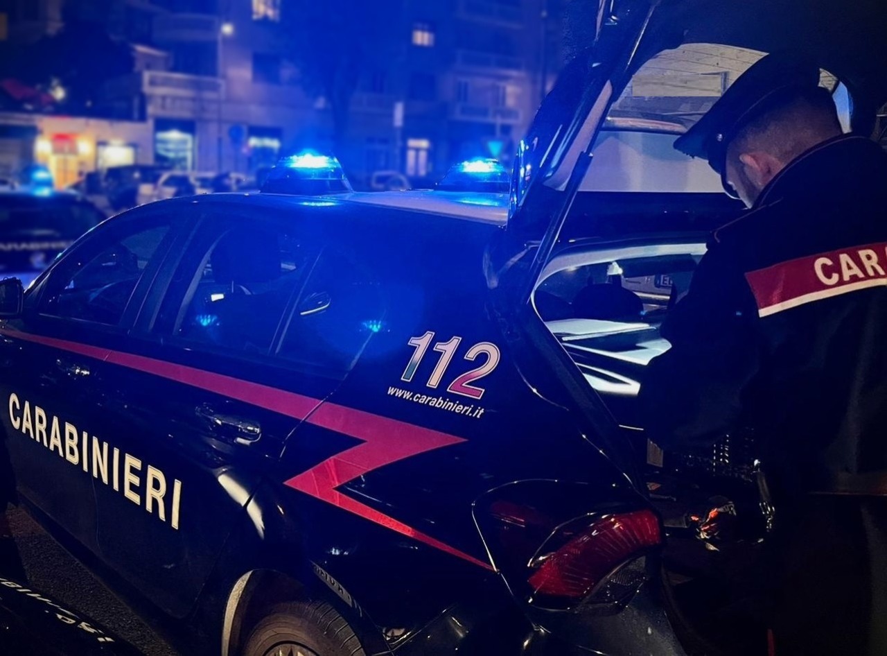 Attacco vandalico a un bus Cotral: finestrino distrutto, indagini avviate