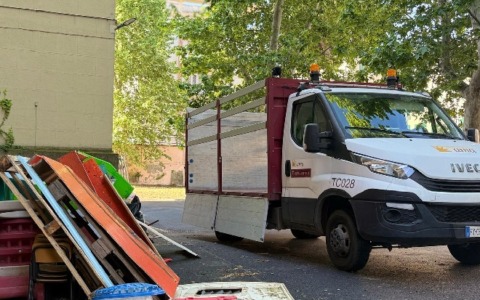 Aumento dei rifiuti a Roma: 1,7 milioni di tonnellate nel 2025, costi in crescita e segnalazioni in calo