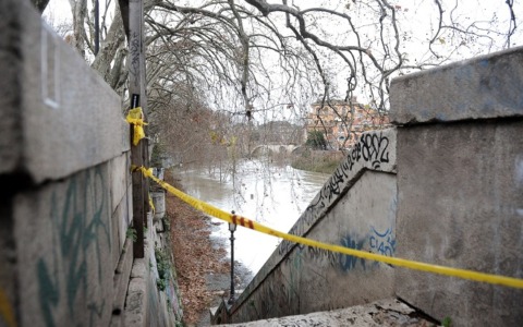 Chiusura delle banchine del Tevere nel tratto urbano a causa del maltempo