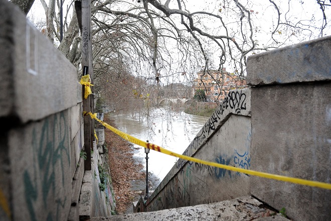 Chiusura delle banchine del Tevere nel tratto urbano a causa del maltempo