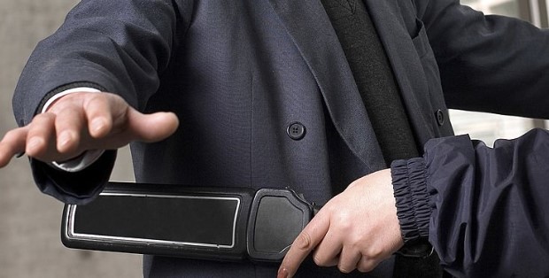 Circolare sui metal detector nelle scuole firmata da Valditara e Piantedosi