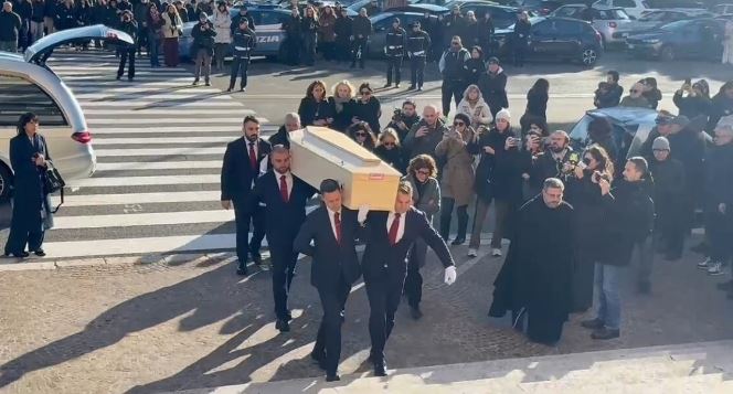 Crans-Montana, autopsia di Riccardo Minghetti: presenti lesioni da ustioni