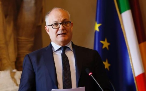 Crollo del costone, Isola Farnese bloccata e strada interrotta