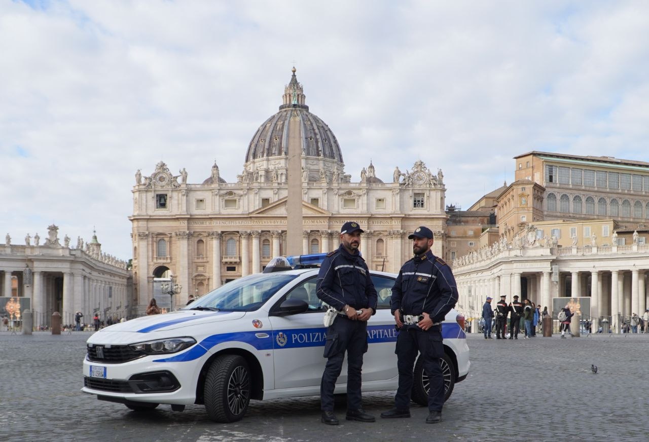 Domani chiusura della Porta Santa a San Pietro, divieti di transito dalle 6