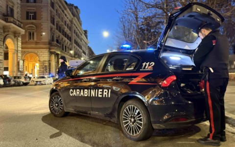 Due arresti e chiusura di attività commerciali a Termini