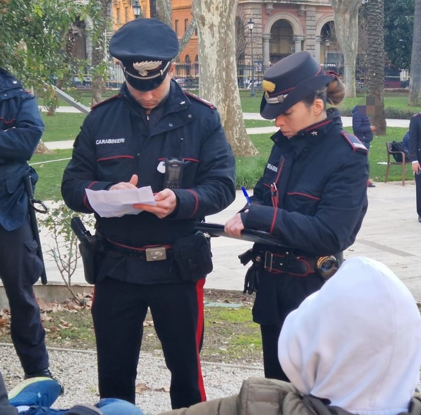 Due arresti per furti di smartphone tra minacce e scippi