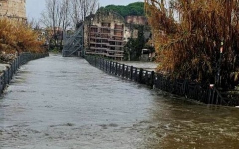 Il fiume Aniene esonda a Roma