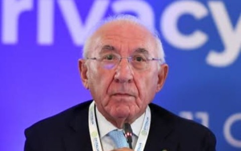 Il Garante per la Privacy conferma: “Nessuna dimissione, andiamo avanti”. Rischio di danno erariale