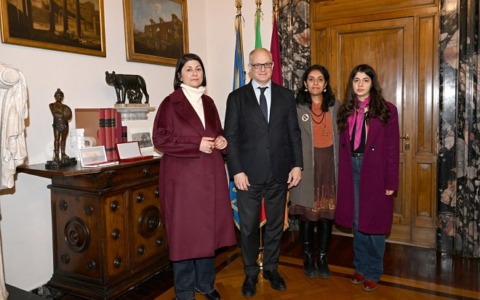 Il Sindaco Gualtieri accoglie l’attivista Parisa Nazari