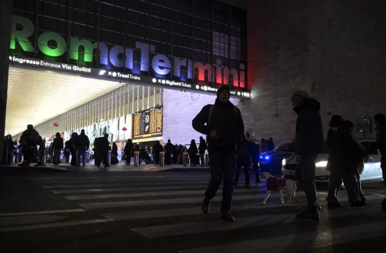 Interruzione della circolazione ferroviaria su dieci binari della stazione Termini di Roma