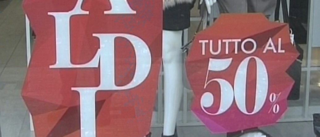 Partono i saldi, abbigliamento e calzature in cima ai desideri dei consumatori