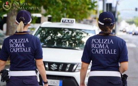 Posteggi Taxi a Termini, approvato il presidio fisso della Polizia Locale