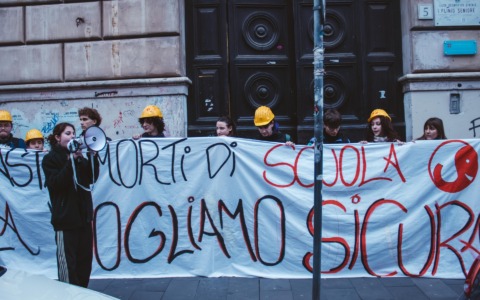 Quattro anni dalla morte di Lorenzo Parelli, studenti in piazza: “Basta morti a scuola”