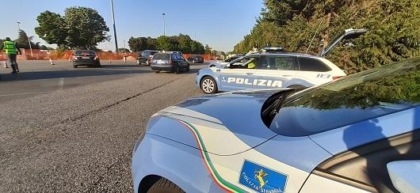 Scontri tra tifosi di Torino e Roma in autostrada, indagini in corso