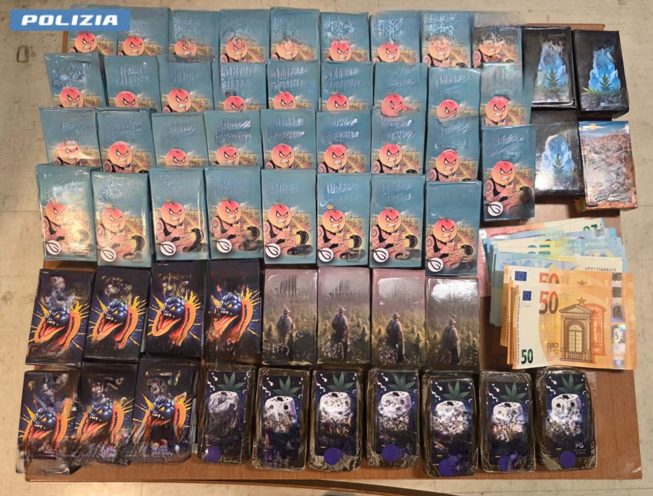 Sorpreso con oltre 5 kg di hashish, un corriere romano sperona l’auto della Polizia