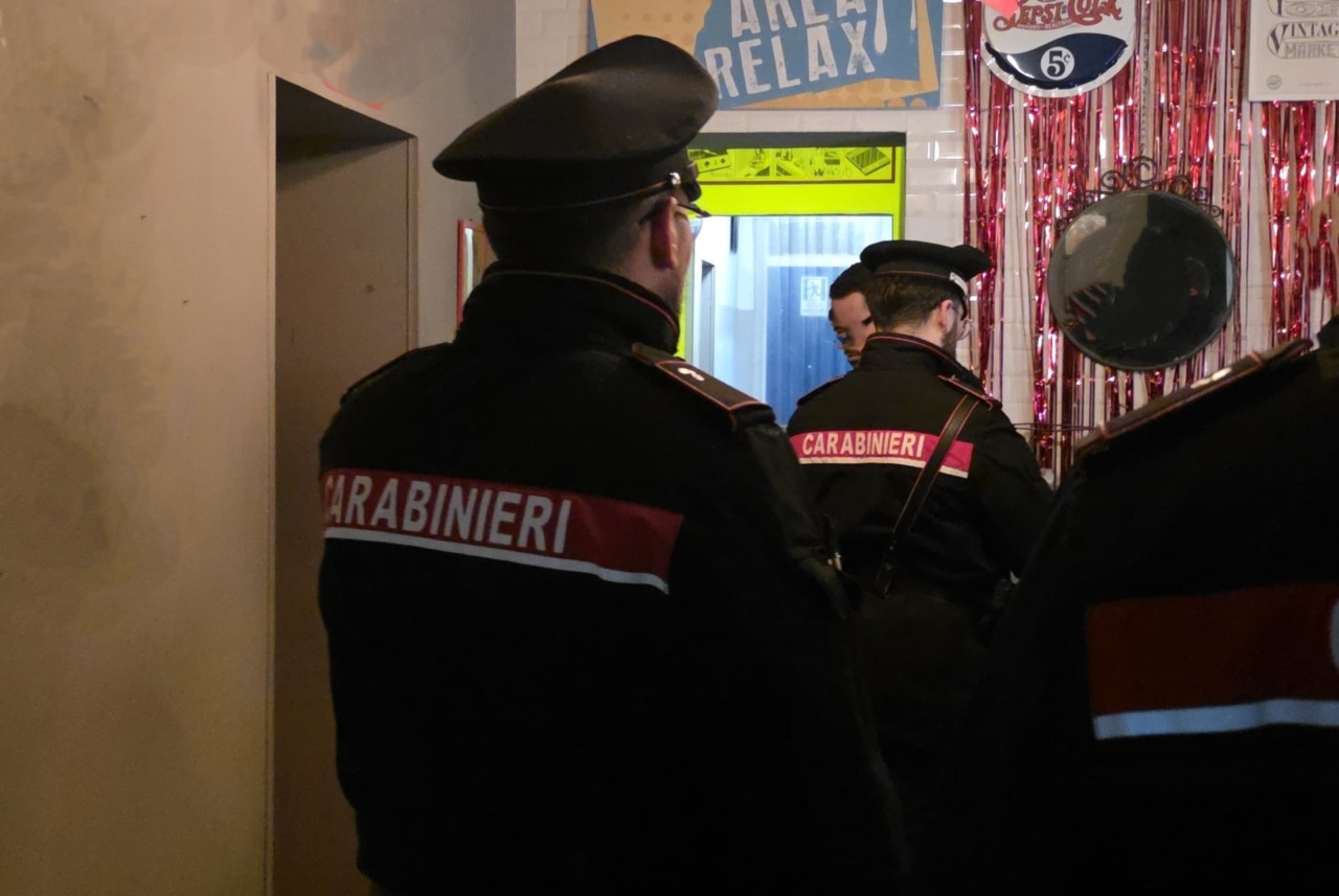 Spaccio di droga in un bar: fermati titolare e cliente