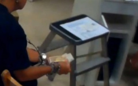 Arrestati otto individui per peculato e circonvenzione ai danni di anziani e fragili