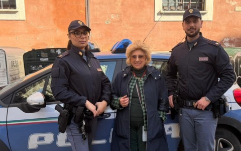 Arrestati tre uomini per aver derubato un’anziana e speso le sue carte di credito