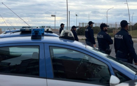 Arrestato un cinquantenne per aggressione e sequestro della compagna e di un’amica