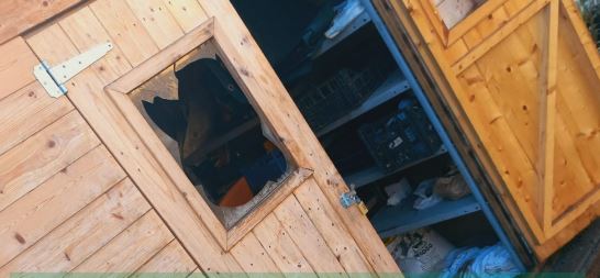 Atti vandalici al Parco Garbatella: danneggiata la casetta degli Orti Urbani