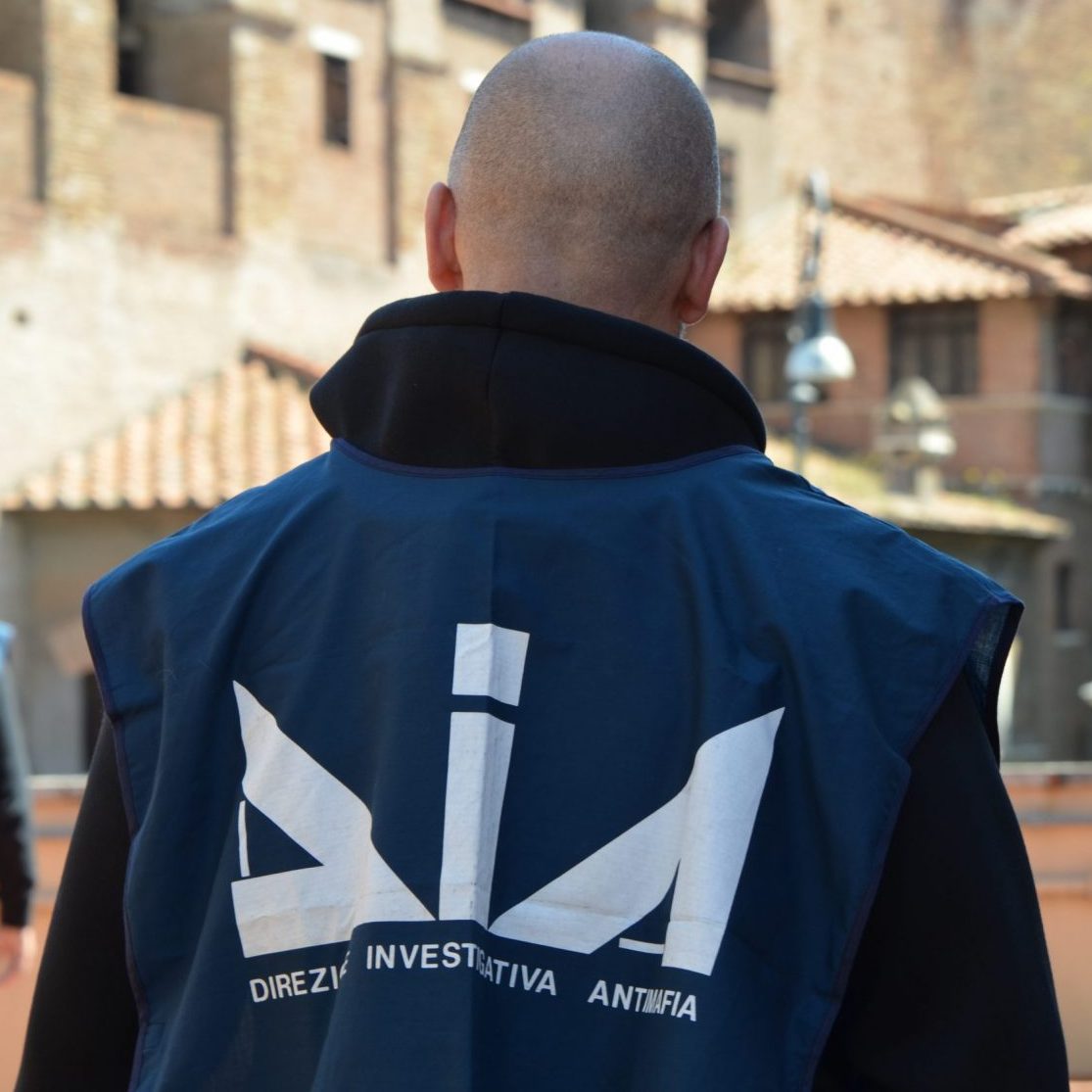 Blitz della DIA: sette arresti per traffico di droga e corruzione tra poliziotti
