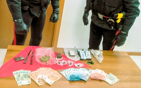 Carabinieri arrestano un 26enne per spaccio di droga ad Anzio