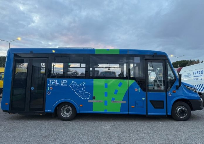 Consegnati 21 minibus elettrici ai piccoli Comuni del Lazio
