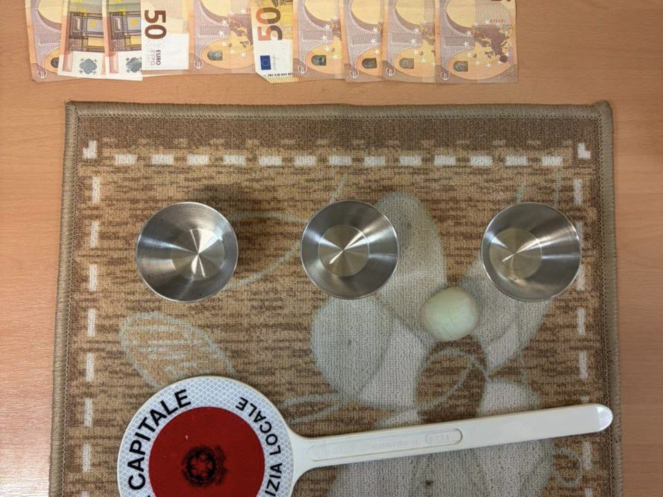 Contrastato il “gioco delle tre campanelle” in centro, 20 denunciati in pochi giorni