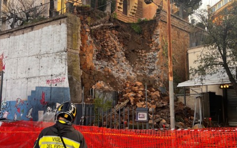 Crollo di un muro a Montesacro, il dehors di un ristorante colpito