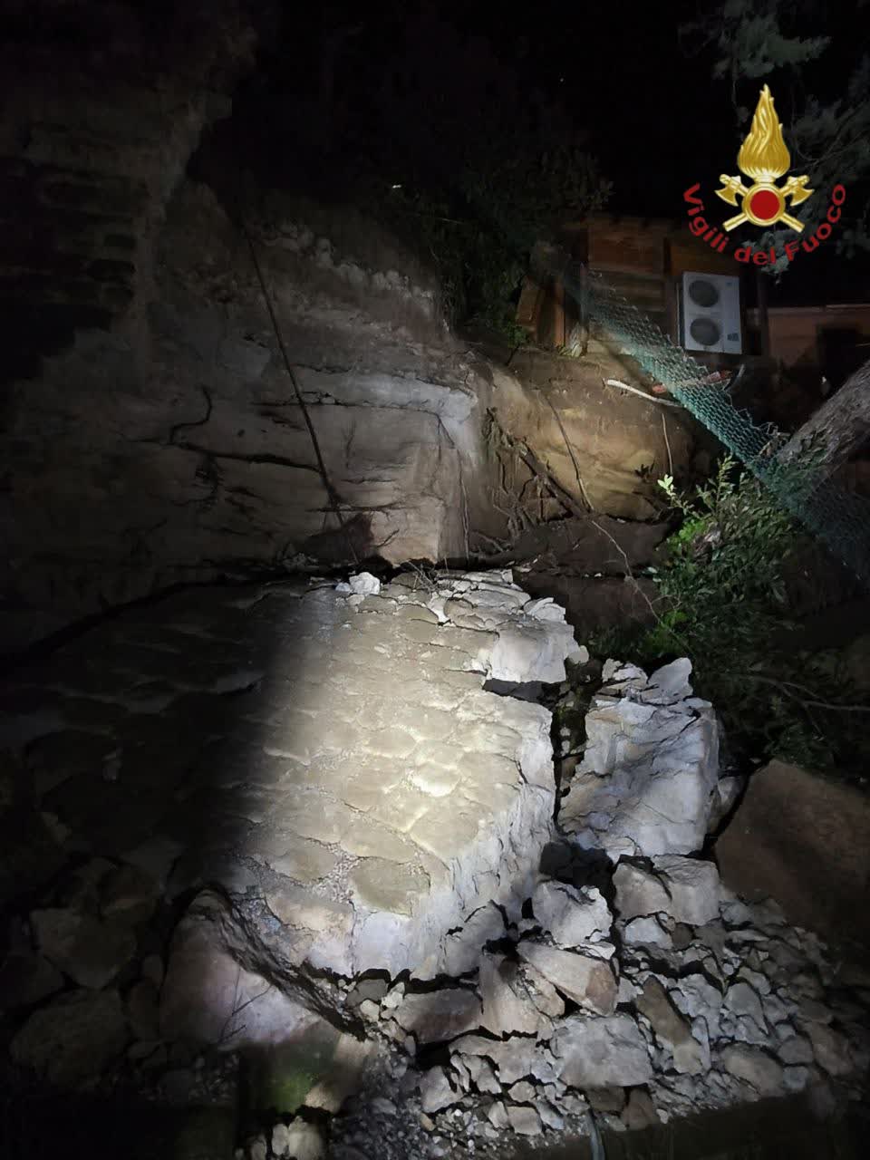 Crollo di un muro di contenimento provoca la morte di un uomo di 60 anni