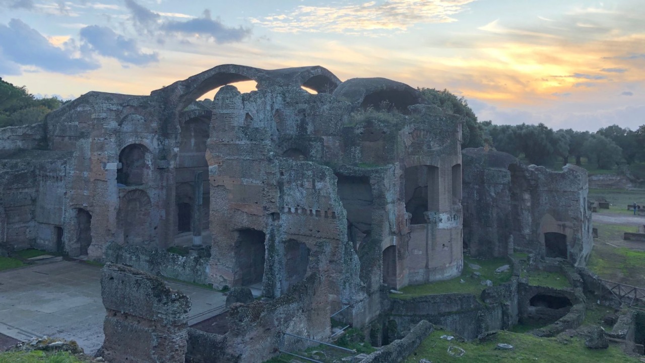 Crollo di una porzione di muro alle Piccole Terme di Villa Adriana