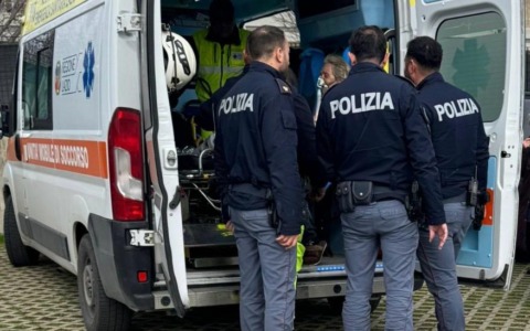 Due agenti si lanciano tra le fiamme a Rocca di Cencia per salvare due vite