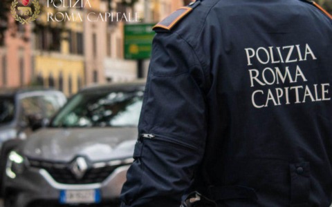 Fuga dopo un incidente: uomo ubriaco denunciato dalla Polizia Locale