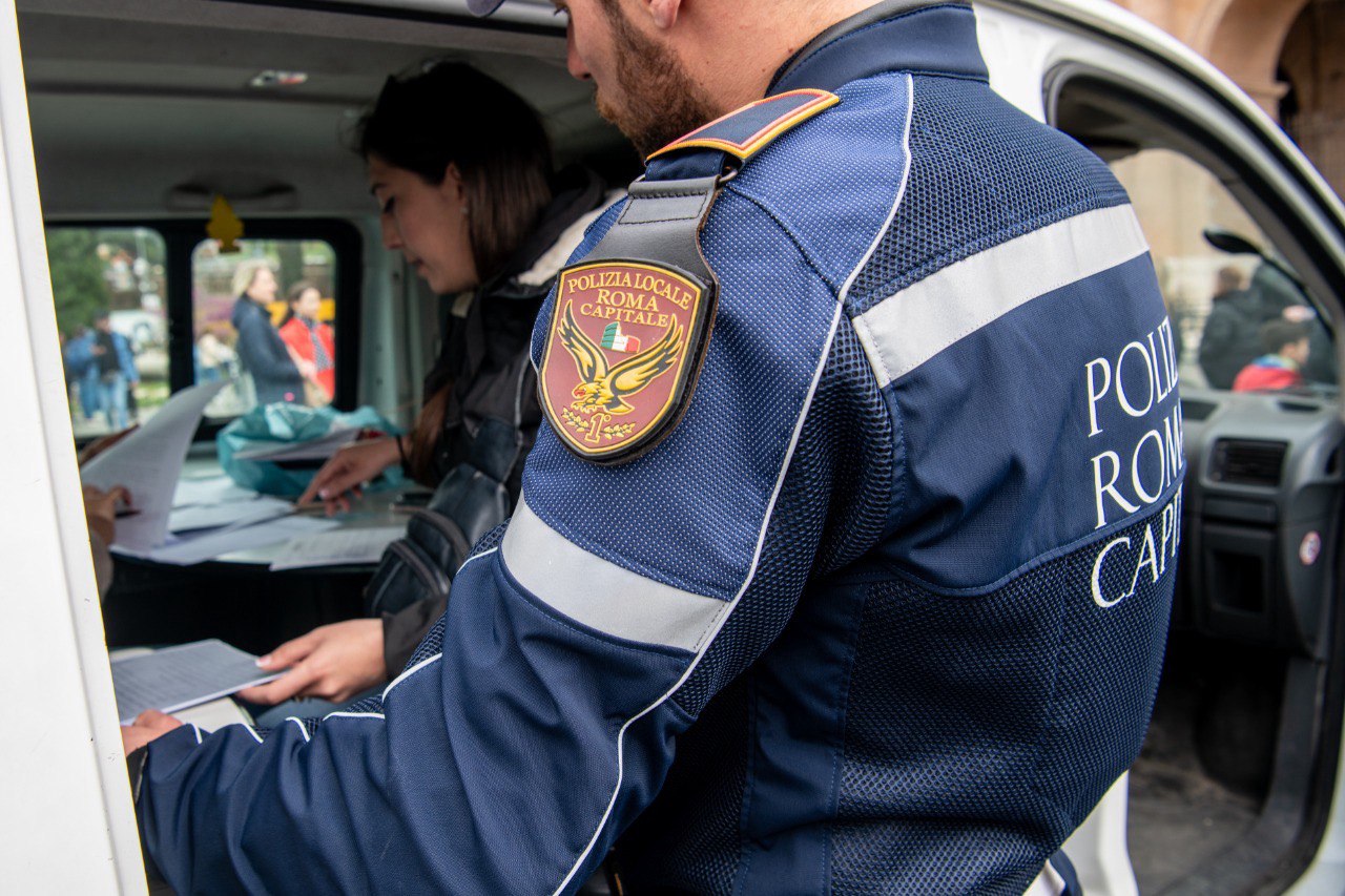 Furto in un negozio, arrestato un uomo di 42 anni