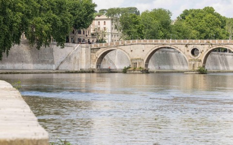 Il Tevere resta in allerta: mantenere prudenza e seguire i divieti