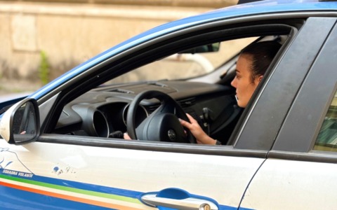 L’ufficio immigrazione della Questura contro la truffa delle tre campanelle