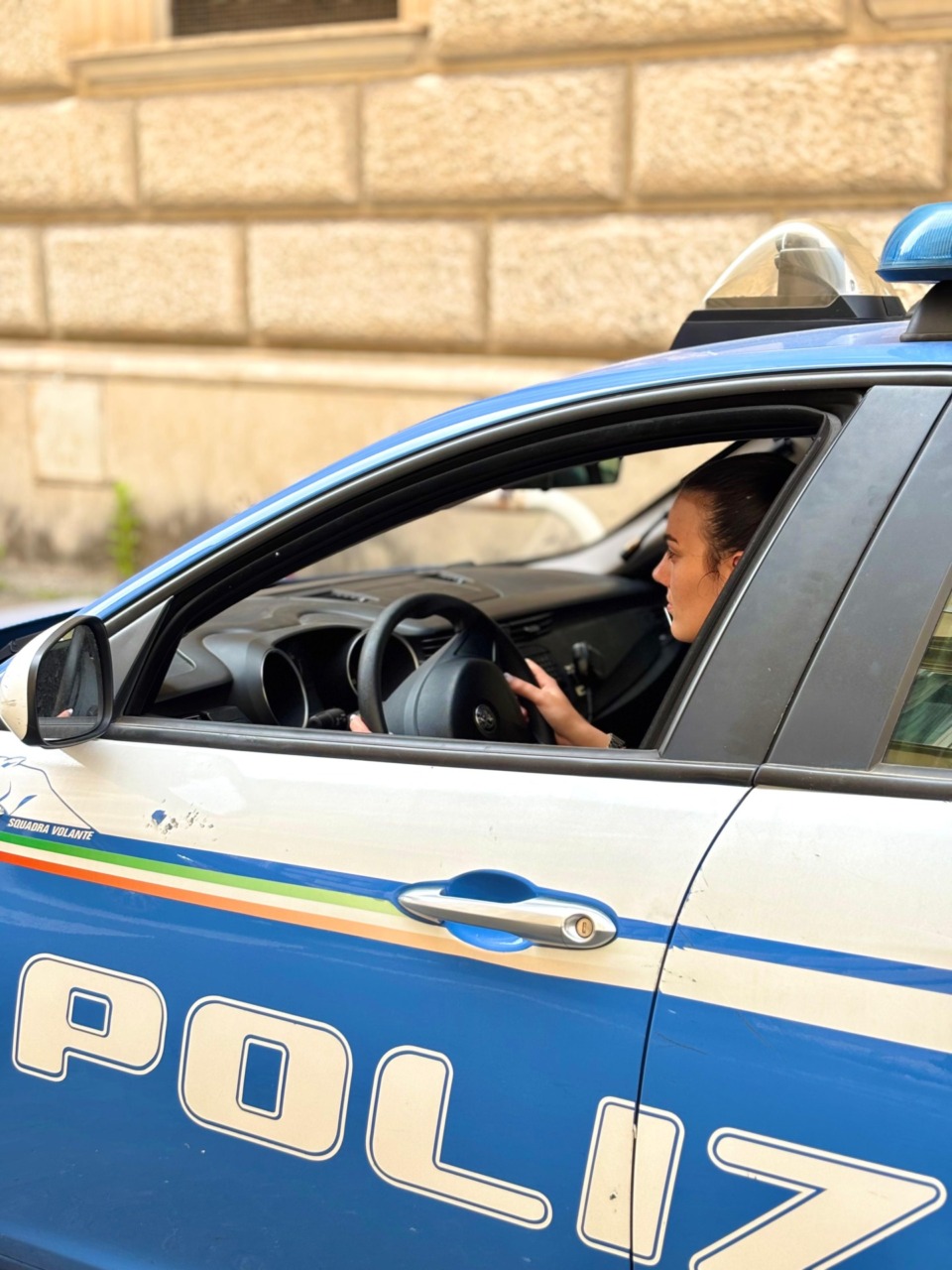 L’ufficio immigrazione della Questura contro la truffa delle tre campanelle