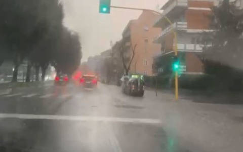 Maltempo a Roma: allagamenti e disagi nel traffico