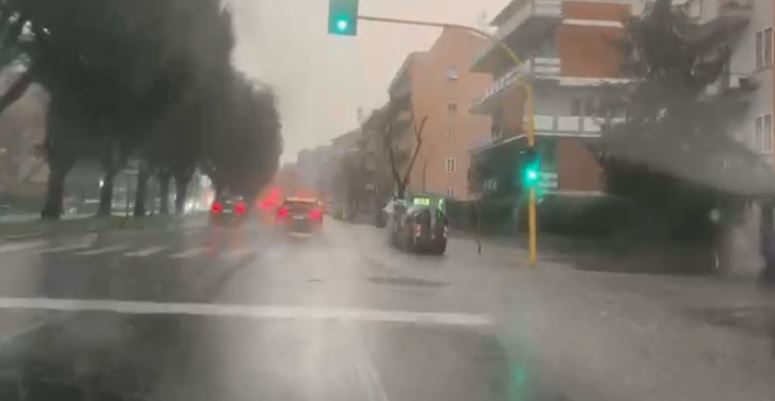 Maltempo a Roma: allagamenti e disagi nel traffico