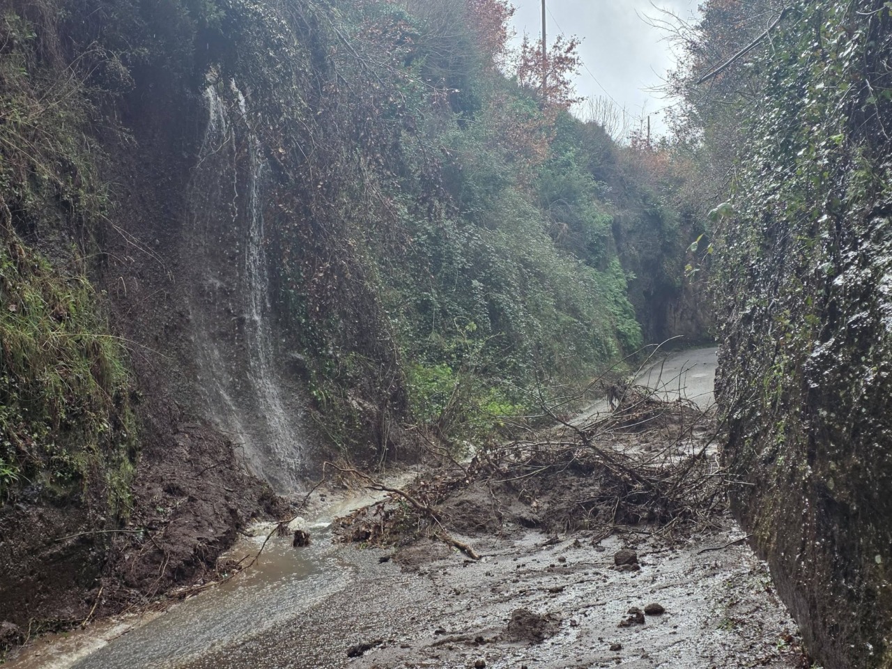 Maltempo, quasi 200 operazioni dei Vigili del Fuoco