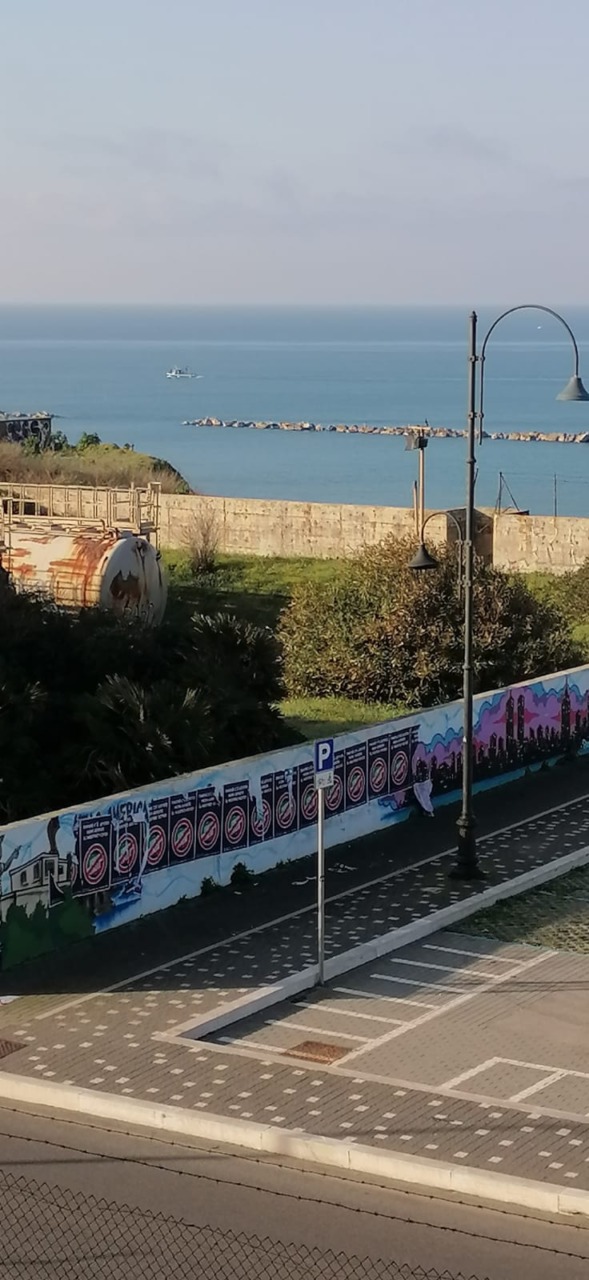 Murale per il centenario del cavo Italcable imbrattato ad Anzio